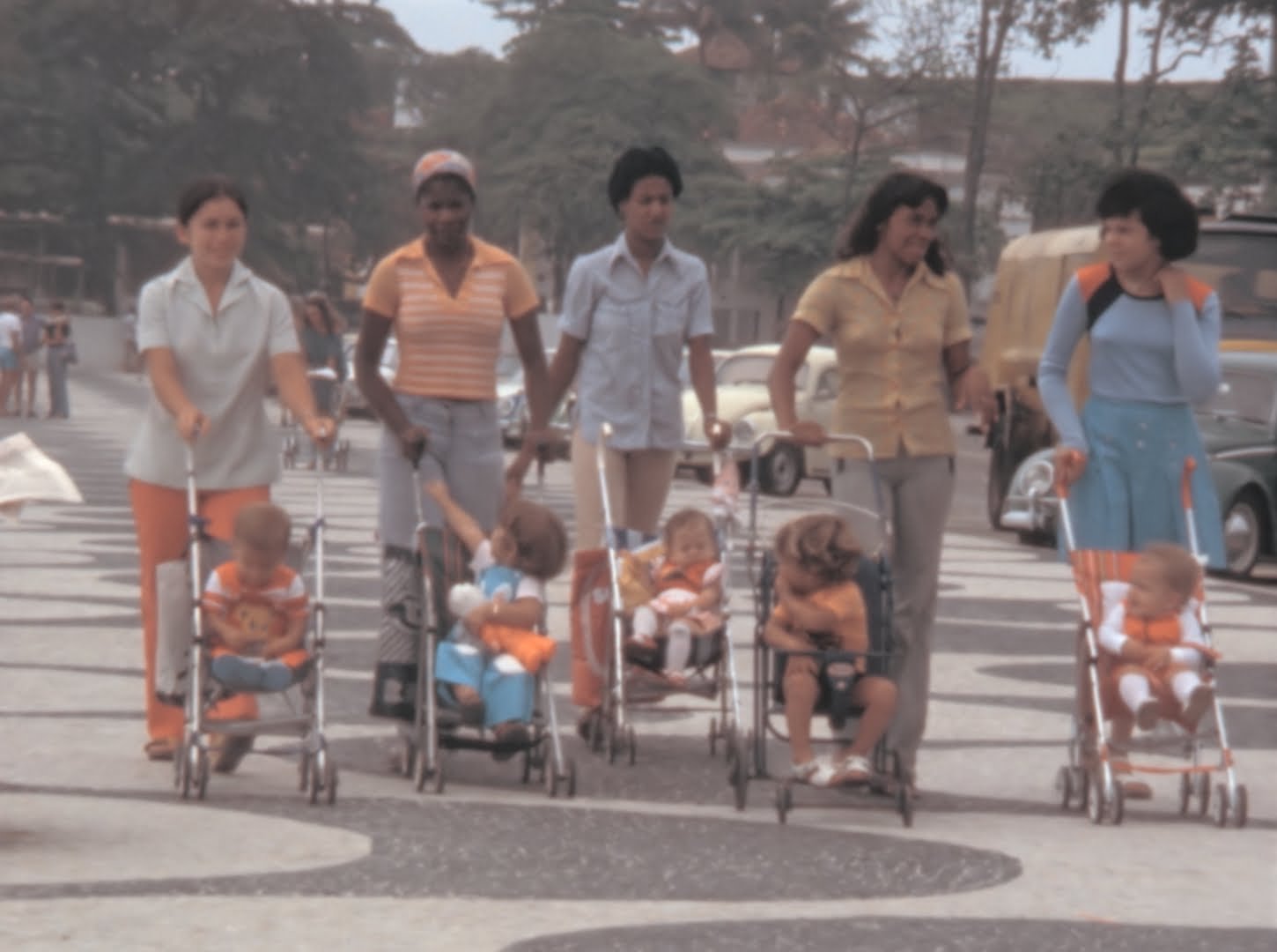 Women push the trolleys with their babies in Rio de Janeiro in the 1970s